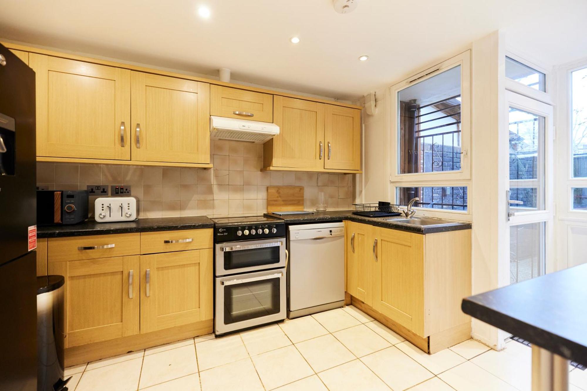 The Kennington Park Crib - Lovely 2Bdr Flat With Garden London Eksteriør billede